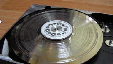 硬盘盘片划伤是什么?硬盘盘片划伤后的数据还能恢复吗? 划伤的盘片