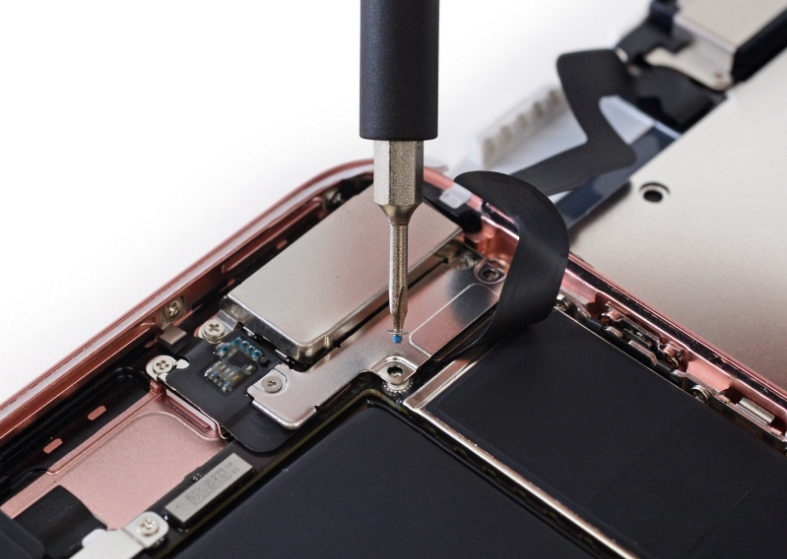 iPhone 7 Plus最全拆解！43张图告诉你谁抢走了耳机孔