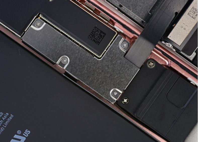 iPhone 7 Plus最全拆解！43张图告诉你谁抢走了耳机孔