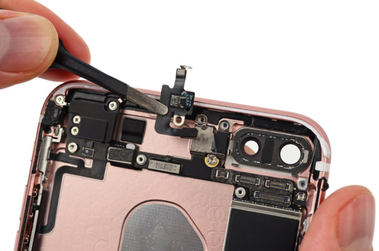 iPhone 7 Plus最全拆解！43张图告诉你谁抢走了耳机孔