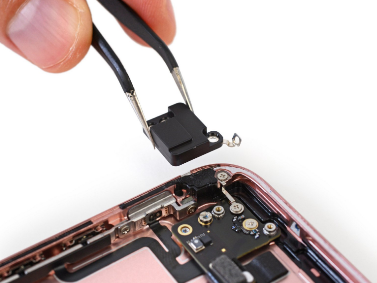 iPhone 7 Plus最全拆解！43张图告诉你谁抢走了耳机孔