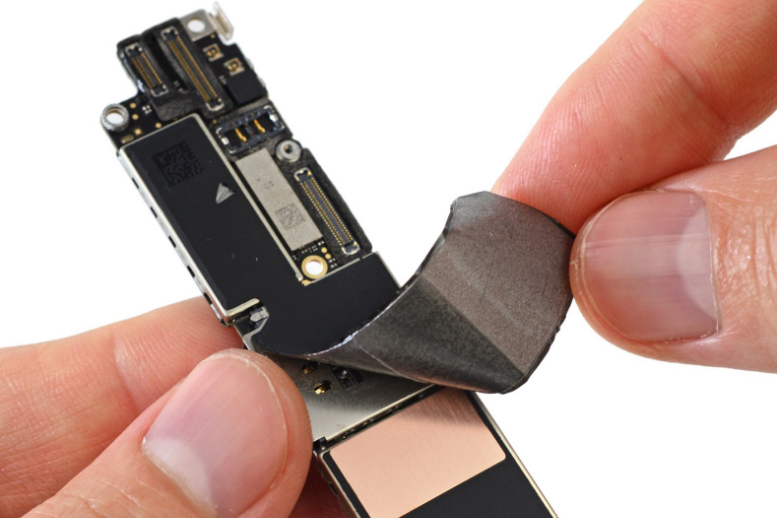 iPhone 7 Plus最全拆解！43张图告诉你谁抢走了耳机孔