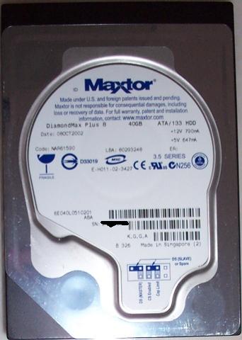 今接到客户盘，接在MHDD上不能认盘并且有“咔哒咔哒”敲盘声，初步断定为是磁头坏了，型号为6E040L0，在备件库里找到相同的备件，然后在100级洁净间