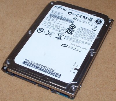 技王数据恢复工程师接到客户送来的盘后，和客户进行了沟通，又通过专业的检测硬盘是有很多坏道，跟客户描述的是基本一致的。工程师把硬盘挂在UD