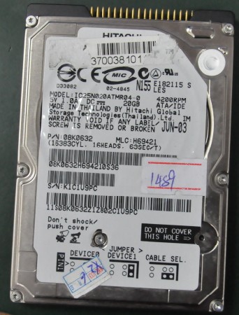 IC25N020ATMR04-0，故障现象：不认盘，有咔哒的响声
接到盘后，通过专业的检测发现时硬盘的磁头已经损坏，磁头损坏需要在洁净间里更换好的磁头后才