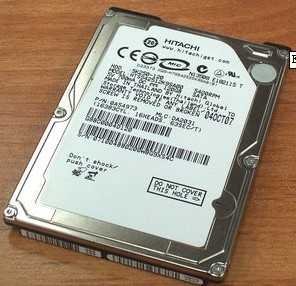  接到盘后，通过专业工具检测发现有规律性坏道，这种故障一般都是一个磁头损坏，为了能正确的判断故障，我们把盘挂在UDMA上测试了一下头，该硬盘