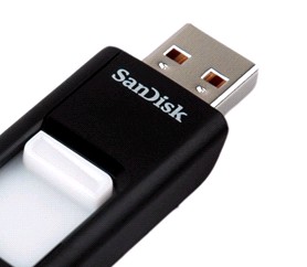 经工程师检测闪存芯片损坏。于是工程师将卡拆出；然后运用专业的PC3000-FLASH设备读取芯片底层代码信息；再用专业软件分析代码；最后将照片到处。