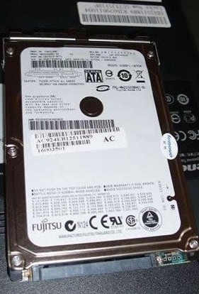 经工程师检测硬盘磁头损坏，经客户同意，工程师在无尘净化室打开盘体，更换匹配的磁头及处理划伤区域，然后通过设备对该硬盘进行镜像分析，并