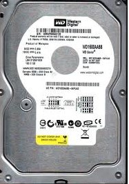 经技王数据恢复开盘工程师检测，该硬盘由于摔落造成磁头损坏。开盘工程师首先在百级无尘净化室，使用电脑微控开盘机对硬盘进行开盘。然后给该