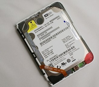 技王数据恢复工程师检测，发现该硬盘磁头损坏。于是工程师首先将硬盘拿到无尘净化室进行开盘处理，更换匹配磁头。随后运用专业设备PC3000-UDMA对硬