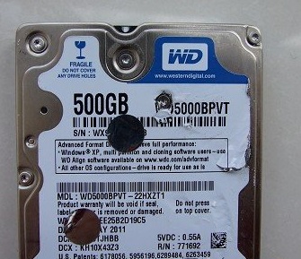 张先生使用WD5000BPVT-22HXZT1移动硬盘，突然发现无法识别，里面有多年来珍藏的大量照片及视屏。
     客户一朋友是电脑同行，其先交由杭州某家比较知